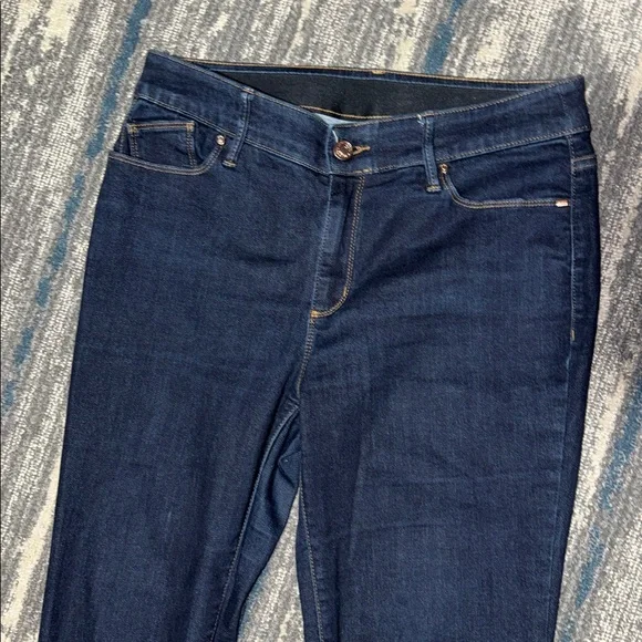 Size 6 = 0.5 Chicos Dark Blue Jeans. Like New Condition - Picture 3 of 4